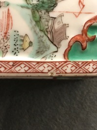 Een Chinese famille verte theebus met reli&euml;fdecor, Kangxi