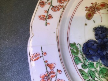 Une paire de plats et un bol couvert en porcelaine de Chine famille verte, Kangxi