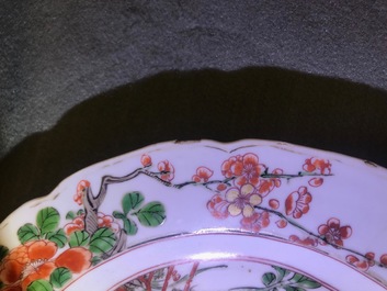Une paire de plats et un bol couvert en porcelaine de Chine famille verte, Kangxi