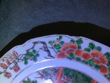 Une paire de plats et un bol couvert en porcelaine de Chine famille verte, Kangxi