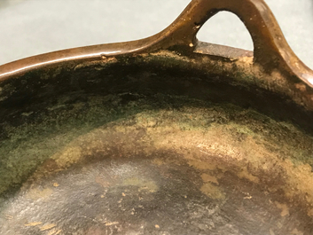 Un br&ucirc;le-parfum tripod en bronze, marque de Xuande, Chine, 19&egrave;me