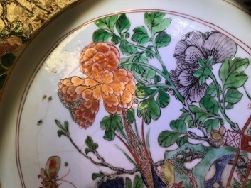 Une paire de plats et un bol couvert en porcelaine de Chine famille verte, Kangxi
