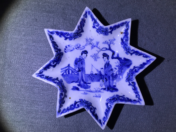 Un service &agrave; mendiants en porcelaine de Chine bleu et blanc, Kangxi
