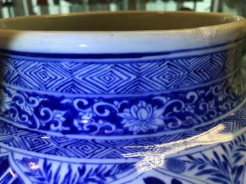 A large Chinese blue and white vase and cover, Kangxi