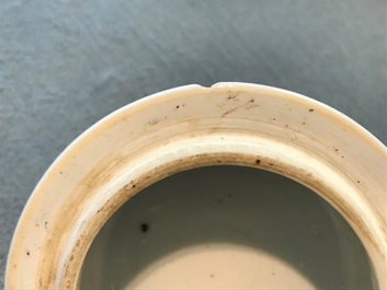 Drie Chinese blauwwitte theepotten met deksels, Kangxi