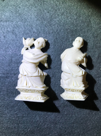 Een complete set van 32 Chinese ivoren schaakstukken, ca. 1920