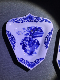 Un service &agrave; mendiants en porcelaine de Chine bleu et blanc, Kangxi