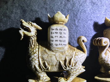 Een complete set van 32 Chinese ivoren schaakstukken, ca. 1920