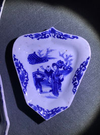 Un service &agrave; mendiants en porcelaine de Chine bleu et blanc, Kangxi