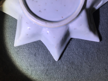Un service &agrave; mendiants en porcelaine de Chine bleu et blanc, Kangxi