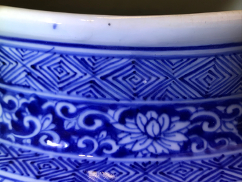 A large Chinese blue and white vase and cover, Kangxi