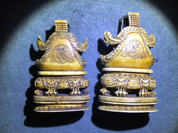 Een complete set van 32 Chinese ivoren schaakstukken, ca. 1920