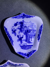 Un service &agrave; mendiants en porcelaine de Chine bleu et blanc, Kangxi