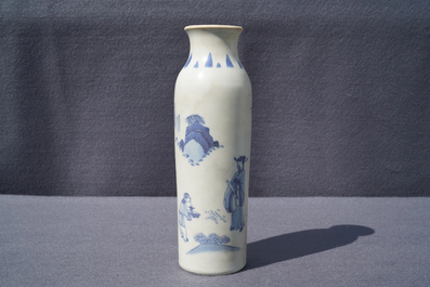Een Chinese blauwwitte rouleau vaas met figuratief decor, Hatcher cargo, Transitie periode