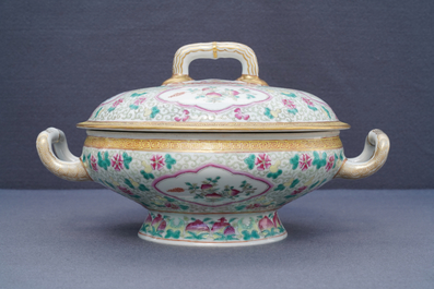 A Chinese famille rose tureen and cover, Guangxu mark, 19/20th C.
