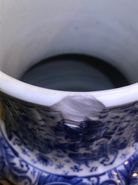 A Chinese blue and white covered vase with floral design, Kangxi