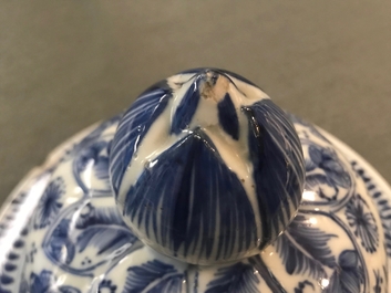 A Chinese blue and white covered vase with floral design, Kangxi