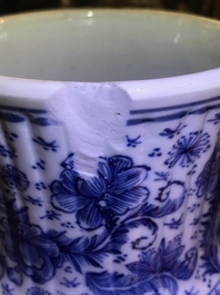 A Chinese blue and white covered vase with floral design, Kangxi