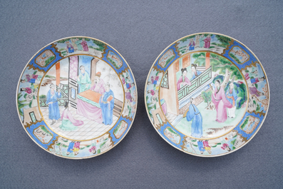 Une paire de tasses et soucoupes en porcelaine de Chine famille rose de Canton, dat&eacute;es 1831