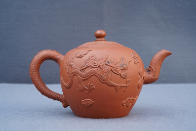 Een Chinese Yixing steengoed theepot met reli&euml;fdecor van draken, Kangxi