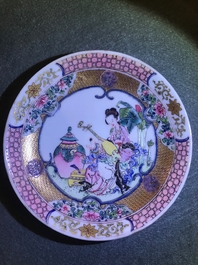 Une tasse et soucoupe en porcelaine de Chine famille rose &agrave; d&eacute;cor d'une musicienne, Yongzheng