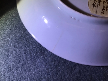 Une tasse et soucoupe en porcelaine de Chine famille rose &agrave; d&eacute;cor d'une musicienne, Yongzheng
