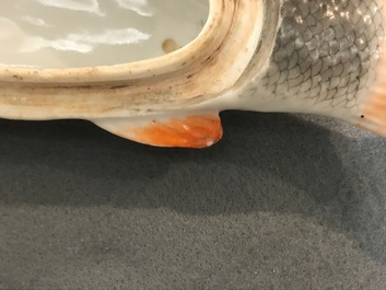 A pair of fine Chinese export fish tureens and covers, Qianlong