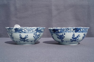 Une paire de bols en porcelaine de Chine bleu et blanc, Wanli