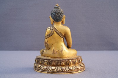Une figure de Bouddha Vajrasana en bronze dor&eacute;, Tibet, 15/16&egrave;me