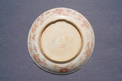 Een collectie divers Chinees porselein, Ming en later