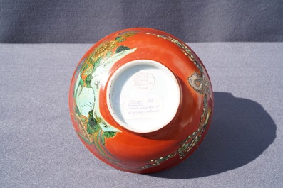 Een Chinese koraalrode kom met reli&euml;fdecor, 19e eeuw