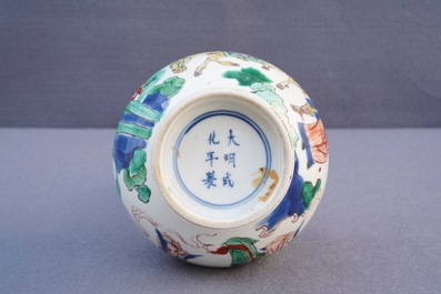 Een Chinese famille verte vaas, Chenghua merk, Kangxi