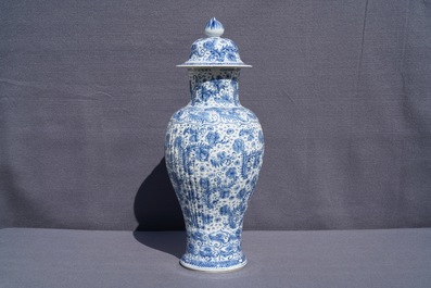 A Chinese blue and white covered vase with floral design, Kangxi