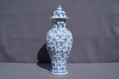 A Chinese blue and white covered vase with floral design, Kangxi