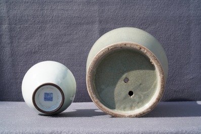 Two Chinese monochrome vases and a Dehua blanc de Chine box and cover, 18/19th C.