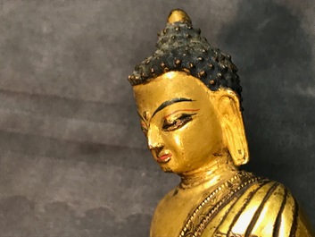 Une figure de Bouddha Vajrasana en bronze dor&eacute;, Tibet, 15/16&egrave;me