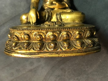 Une figure de Bouddha Vajrasana en bronze dor&eacute;, Tibet, 15/16&egrave;me