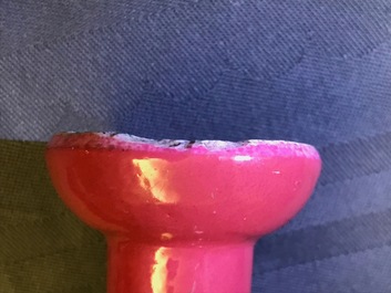 Een Chinese monochrome robijnrode stem cup, 19e eeuw