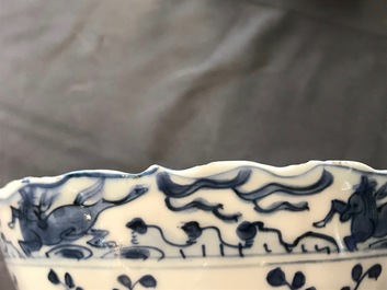 Une paire de bols en porcelaine de Chine bleu et blanc, Wanli