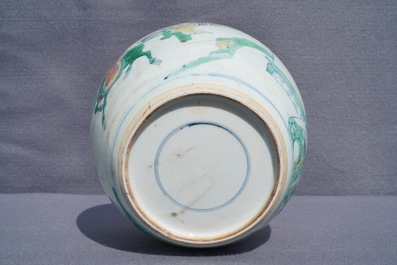 Een Chinese doucai gemberpot, wellicht Kangxi/Yongzheng