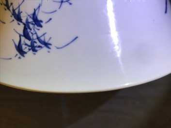 Un vase de forme yenyen en porcelaine de Chine bleu et blanc &agrave; d&eacute;cor 'bianco sopra bianco', Kangxi