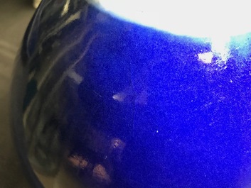 Une jardini&egrave;re en porcelaine de Chine bleu monochrome, 18/19&egrave;me