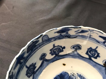 Une paire de bols en porcelaine de Chine bleu et blanc, Wanli