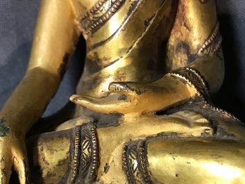 Une figure de Bouddha Vajrasana en bronze dor&eacute;, Tibet, 15/16&egrave;me