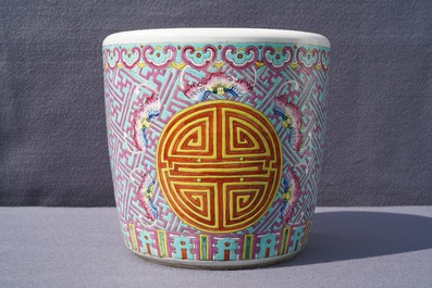 A Chinese famille rose jardini&egrave;re, two dishes and a covered bowl, 19/20th C.