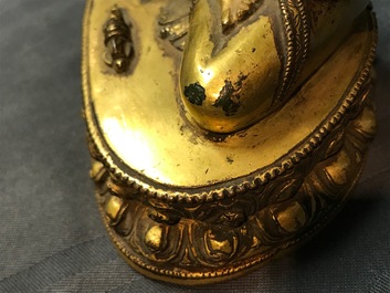 Une figure de Bouddha Vajrasana en bronze dor&eacute;, Tibet, 15/16&egrave;me