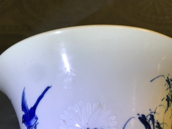 Un vase de forme yenyen en porcelaine de Chine bleu et blanc &agrave; d&eacute;cor 'bianco sopra bianco', Kangxi