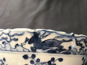 Une paire de bols en porcelaine de Chine bleu et blanc, Wanli