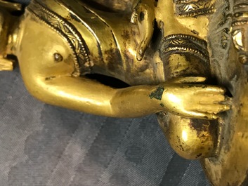 Une figure de Bouddha Vajrasana en bronze dor&eacute;, Tibet, 15/16&egrave;me