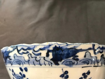 Une paire de bols en porcelaine de Chine bleu et blanc, Wanli
